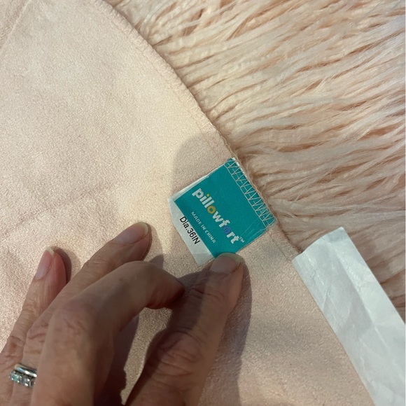 3' Faux Fur Round Kids' Rug Pink - by Pillowfort/Target New without tags - Picture 8 of 9